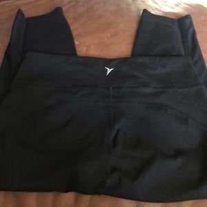 OLD NAVY CAPRI LEGGINGS SIZE L
